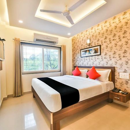 Golden Feather Hotel Udaipur Ngoại thất bức ảnh