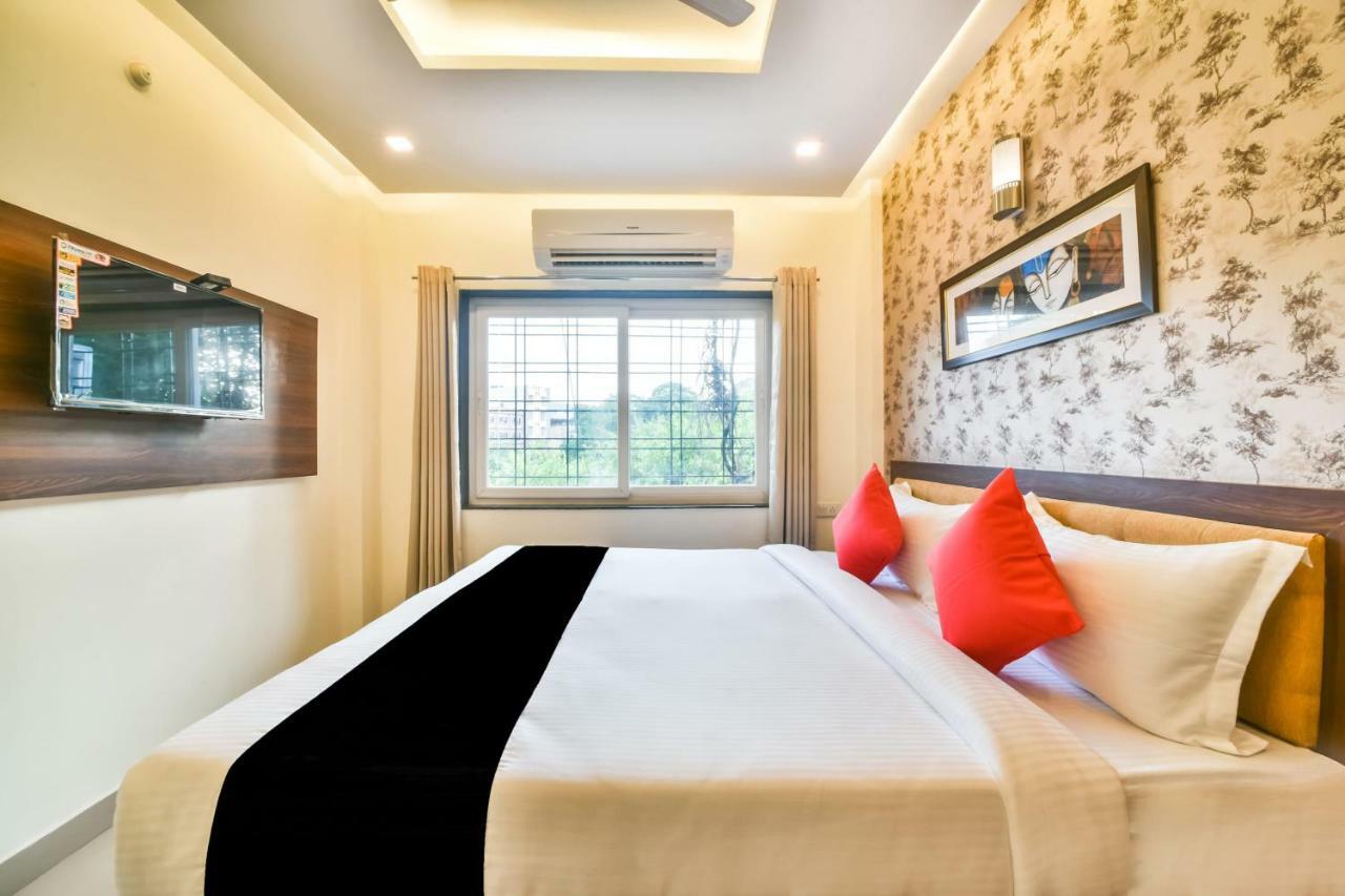 Golden Feather Hotel Udaipur Ngoại thất bức ảnh
