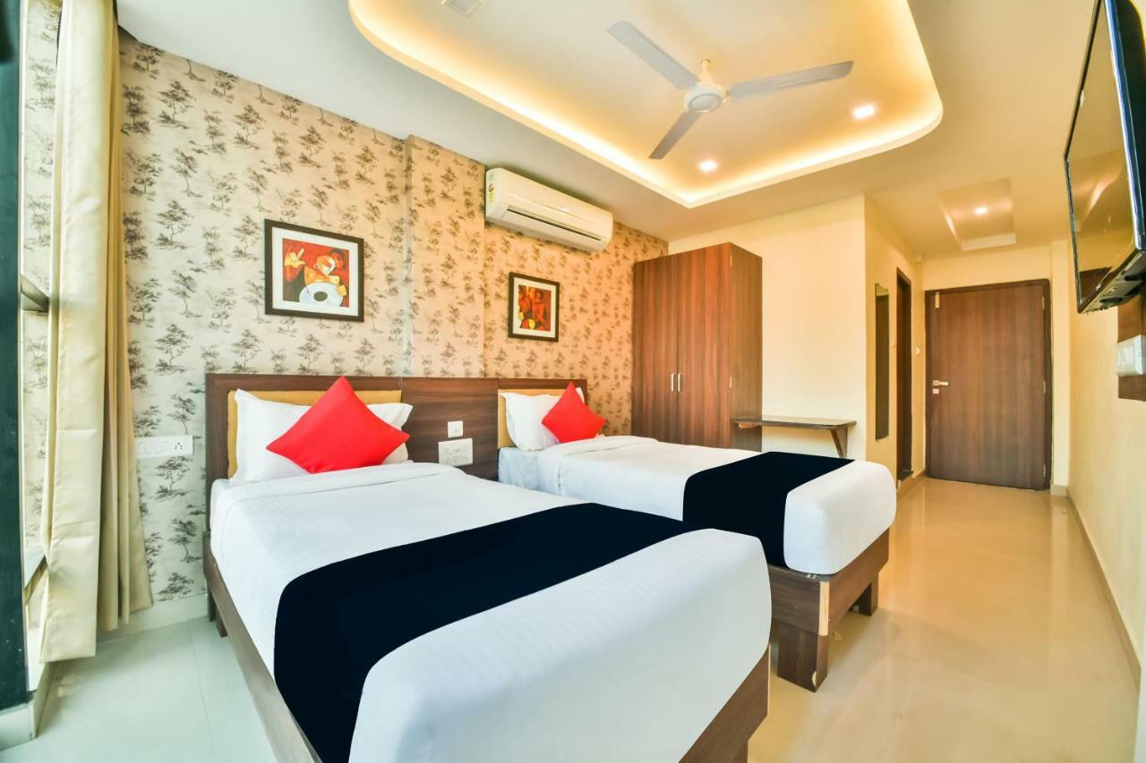 Golden Feather Hotel Udaipur Ngoại thất bức ảnh
