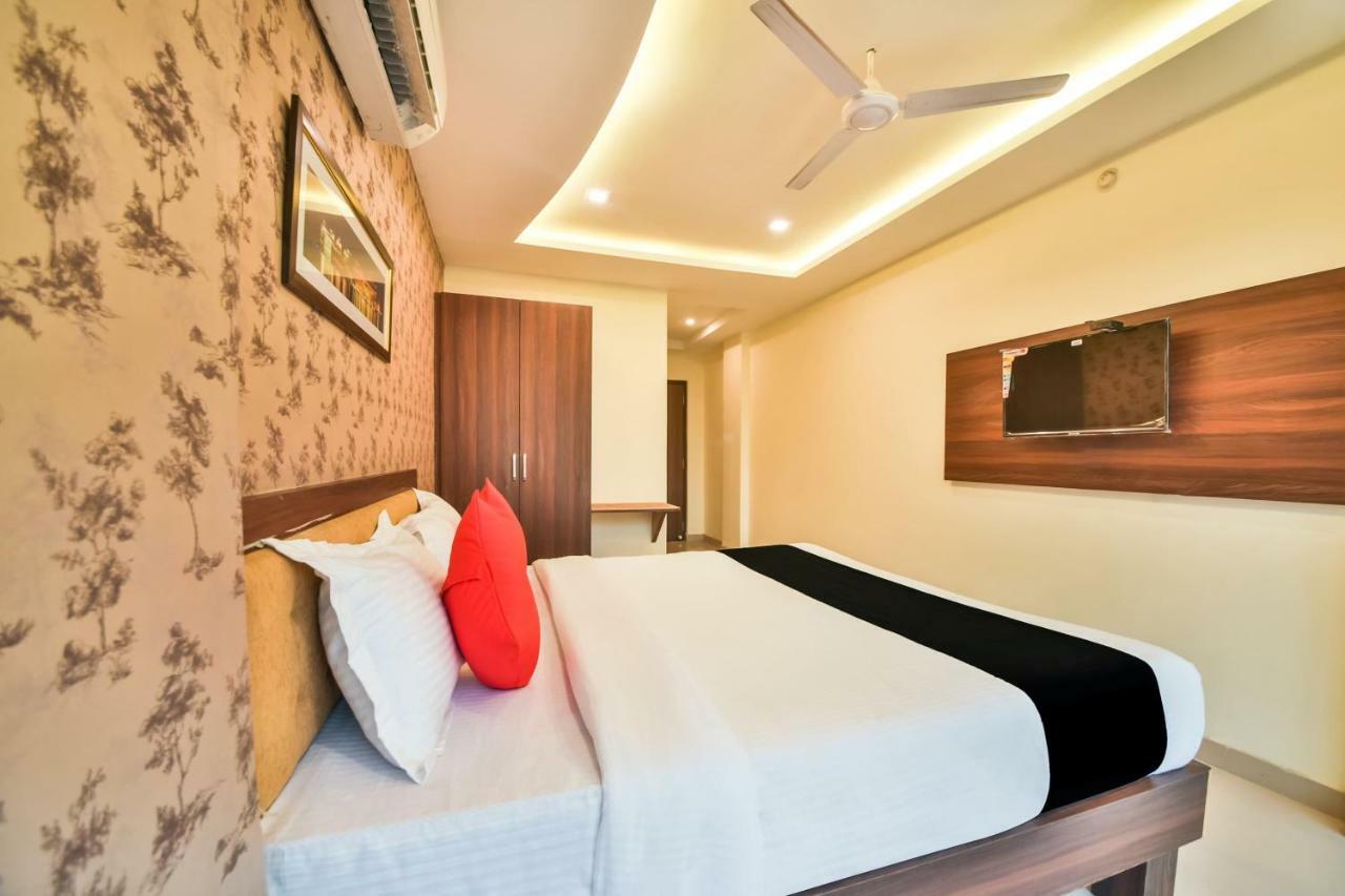 Golden Feather Hotel Udaipur Ngoại thất bức ảnh