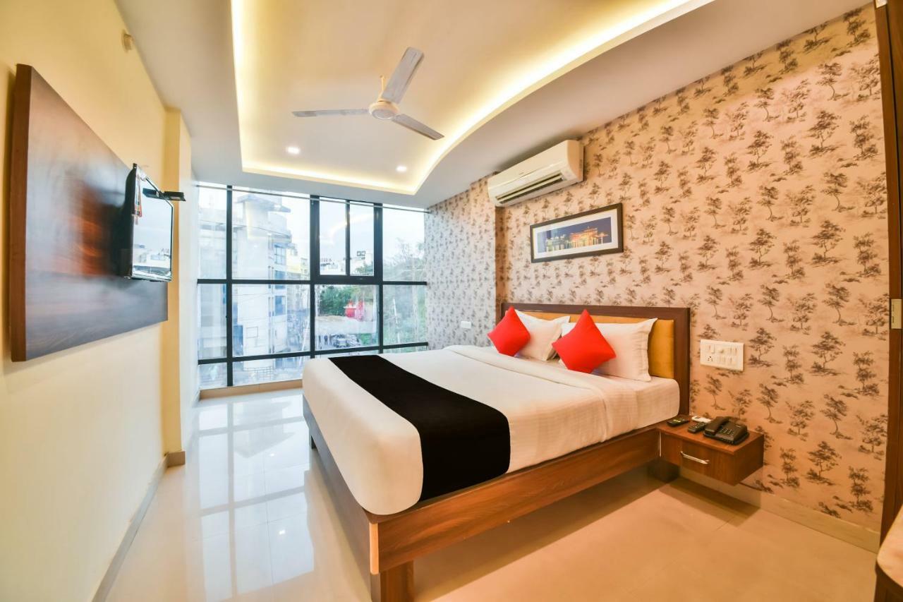 Golden Feather Hotel Udaipur Ngoại thất bức ảnh