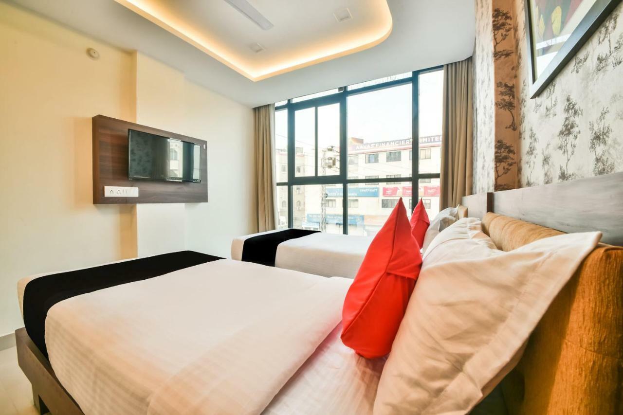 Golden Feather Hotel Udaipur Ngoại thất bức ảnh