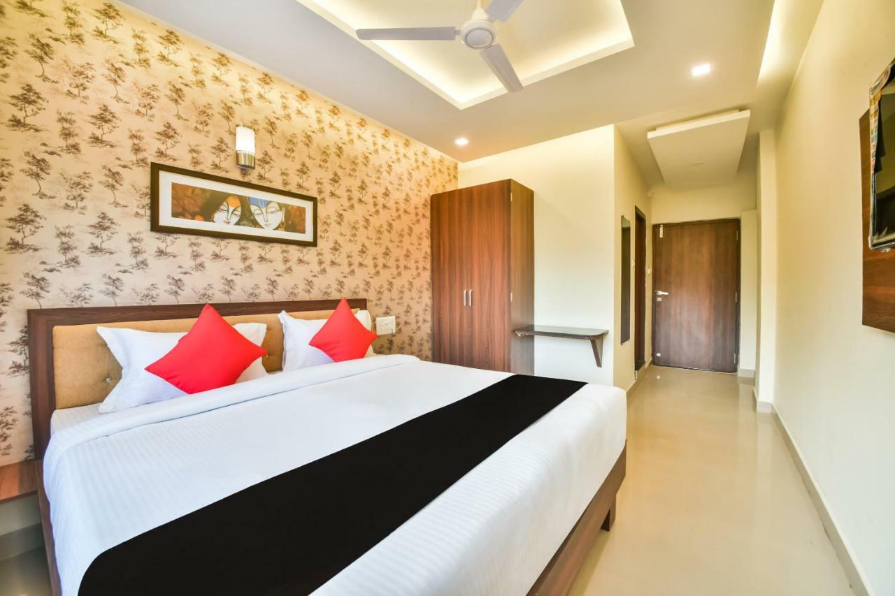 Golden Feather Hotel Udaipur Ngoại thất bức ảnh
