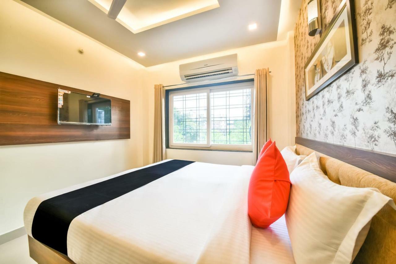 Golden Feather Hotel Udaipur Ngoại thất bức ảnh