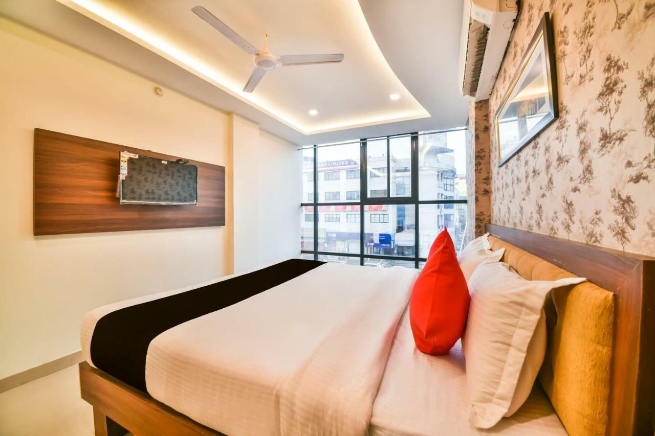 Golden Feather Hotel Udaipur Ngoại thất bức ảnh