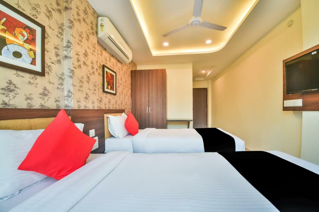 Golden Feather Hotel Udaipur Ngoại thất bức ảnh