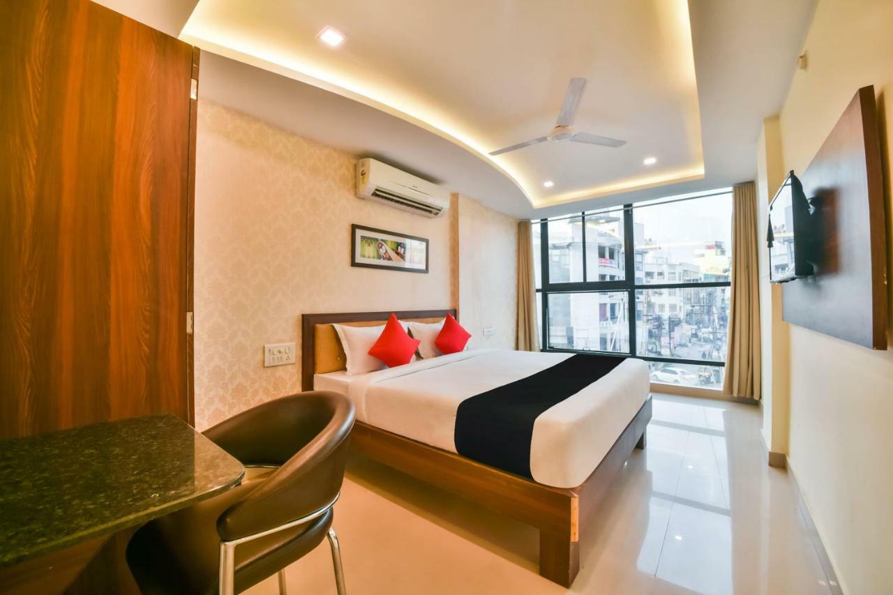 Golden Feather Hotel Udaipur Ngoại thất bức ảnh