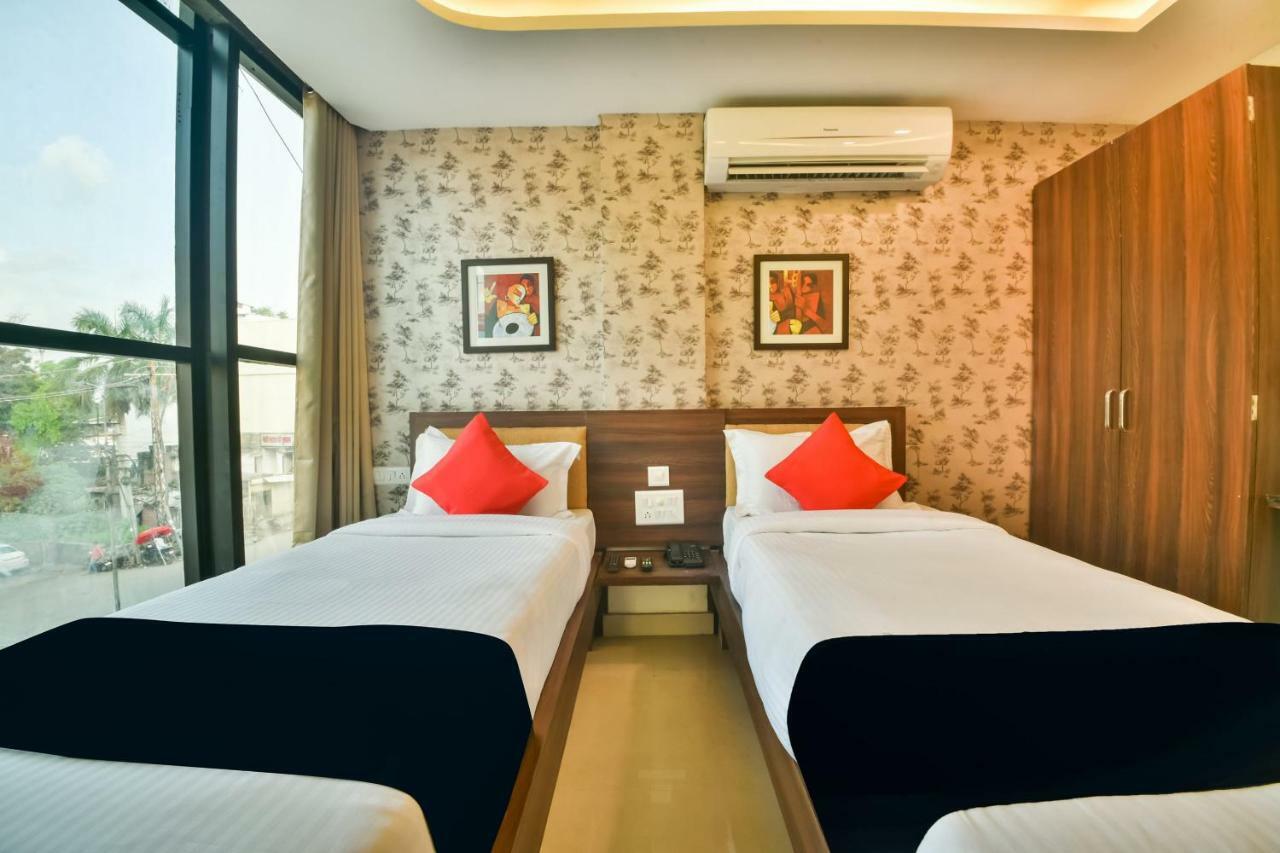 Golden Feather Hotel Udaipur Ngoại thất bức ảnh