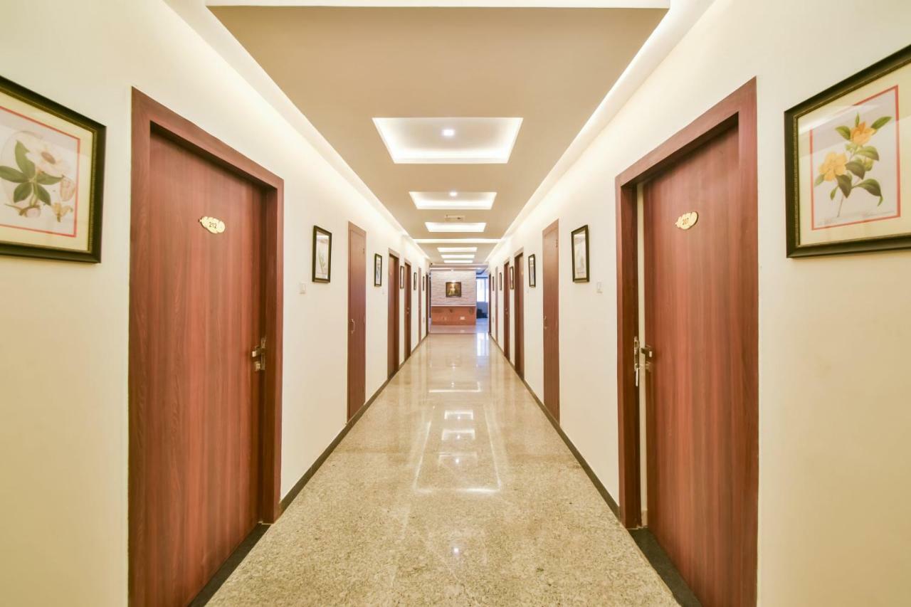 Golden Feather Hotel Udaipur Ngoại thất bức ảnh