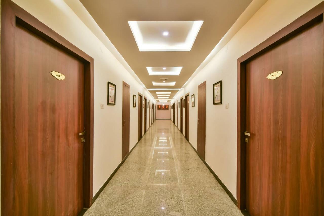 Golden Feather Hotel Udaipur Ngoại thất bức ảnh