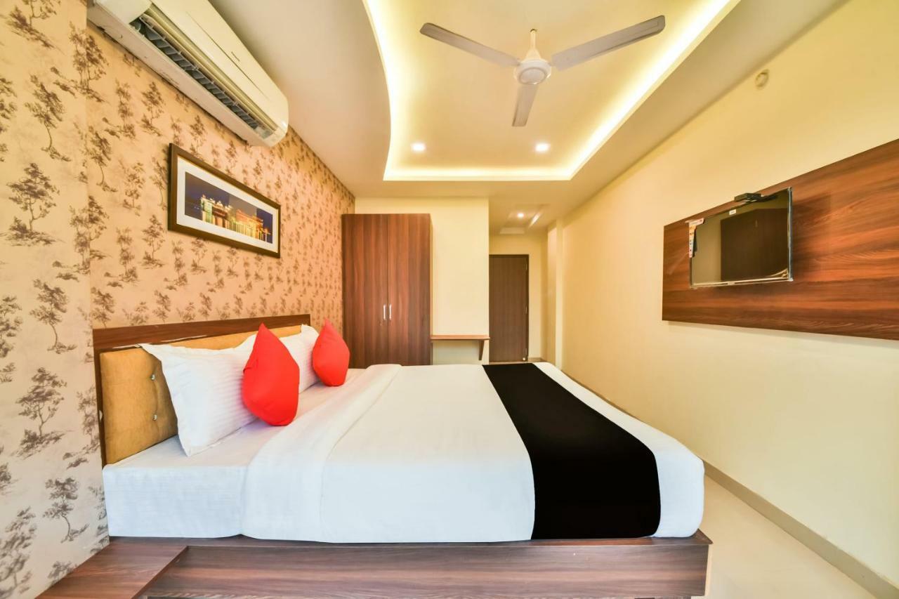 Golden Feather Hotel Udaipur Ngoại thất bức ảnh
