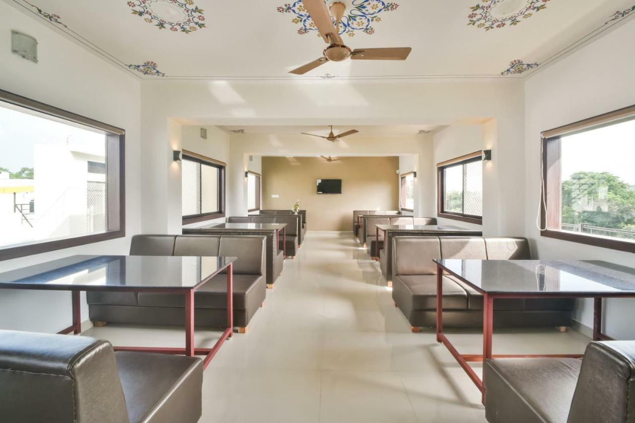 Golden Feather Hotel Udaipur Ngoại thất bức ảnh