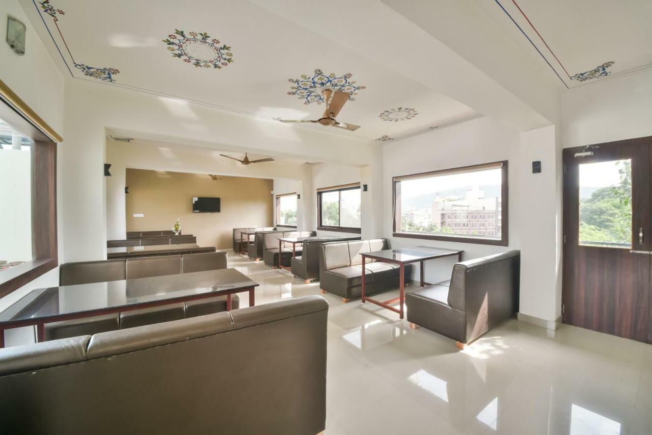 Golden Feather Hotel Udaipur Ngoại thất bức ảnh