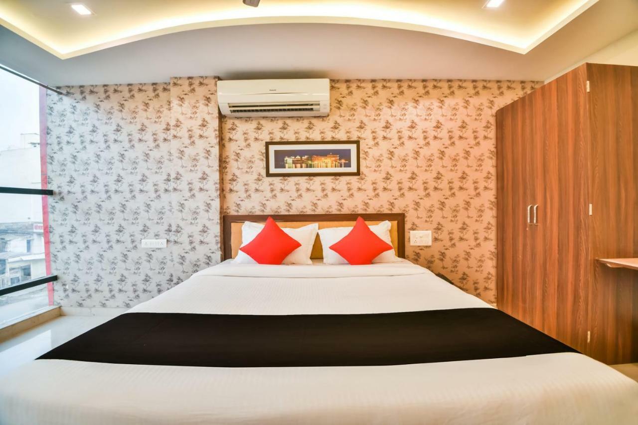 Golden Feather Hotel Udaipur Ngoại thất bức ảnh