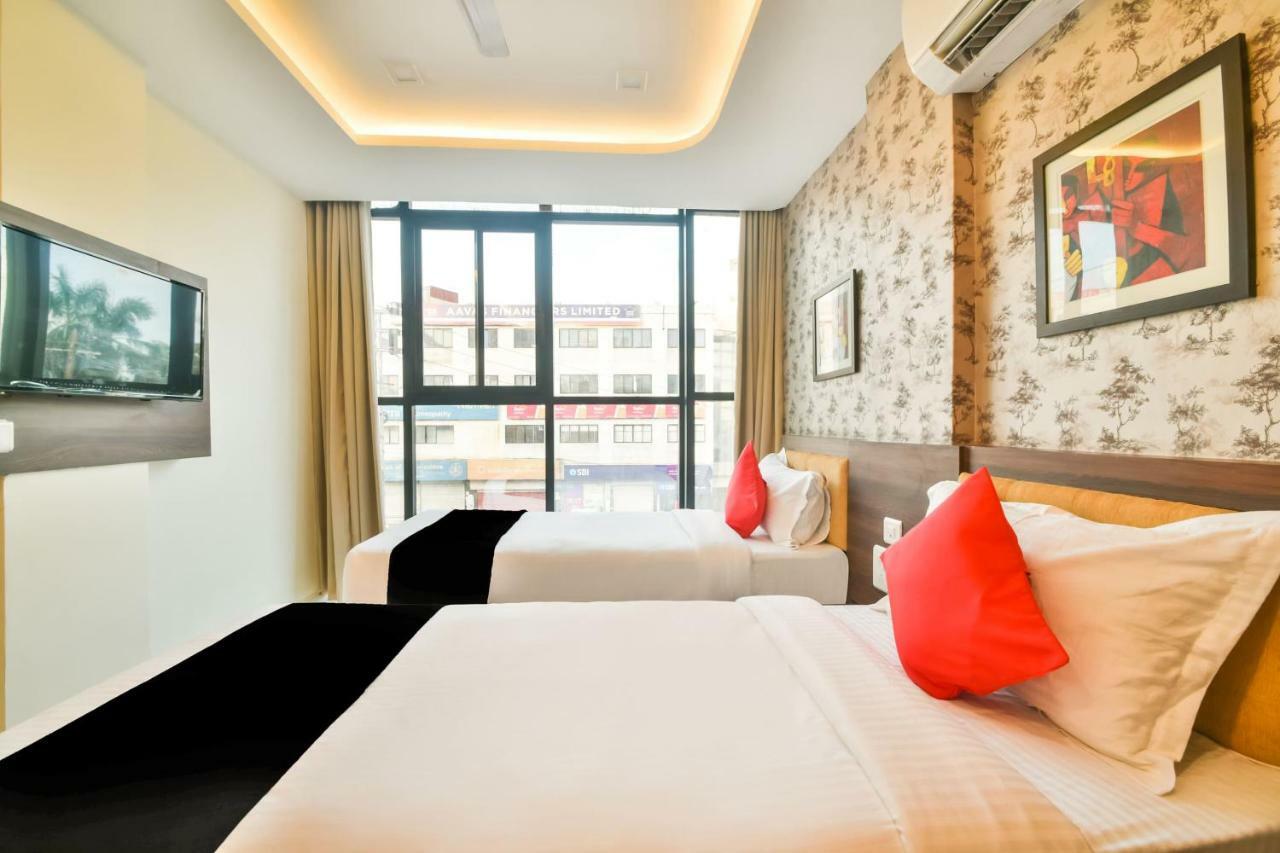 Golden Feather Hotel Udaipur Ngoại thất bức ảnh