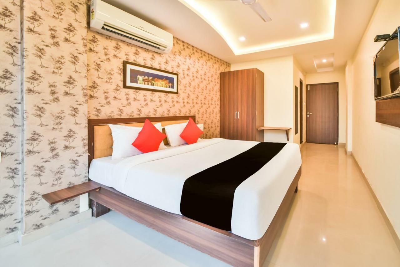 Golden Feather Hotel Udaipur Ngoại thất bức ảnh